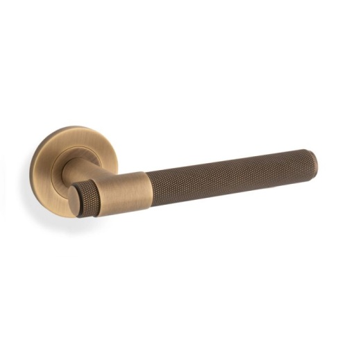 Knurled Kingstone Lever on Round Rose - Antique Brass